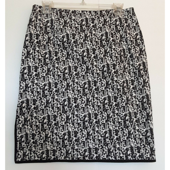 Studio M Women's Skirt Sz M Black & White Print Side Slit Knee Length - Picture 1 of 8